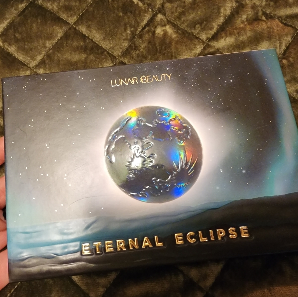 Lunar beauty Eternal Eclipse